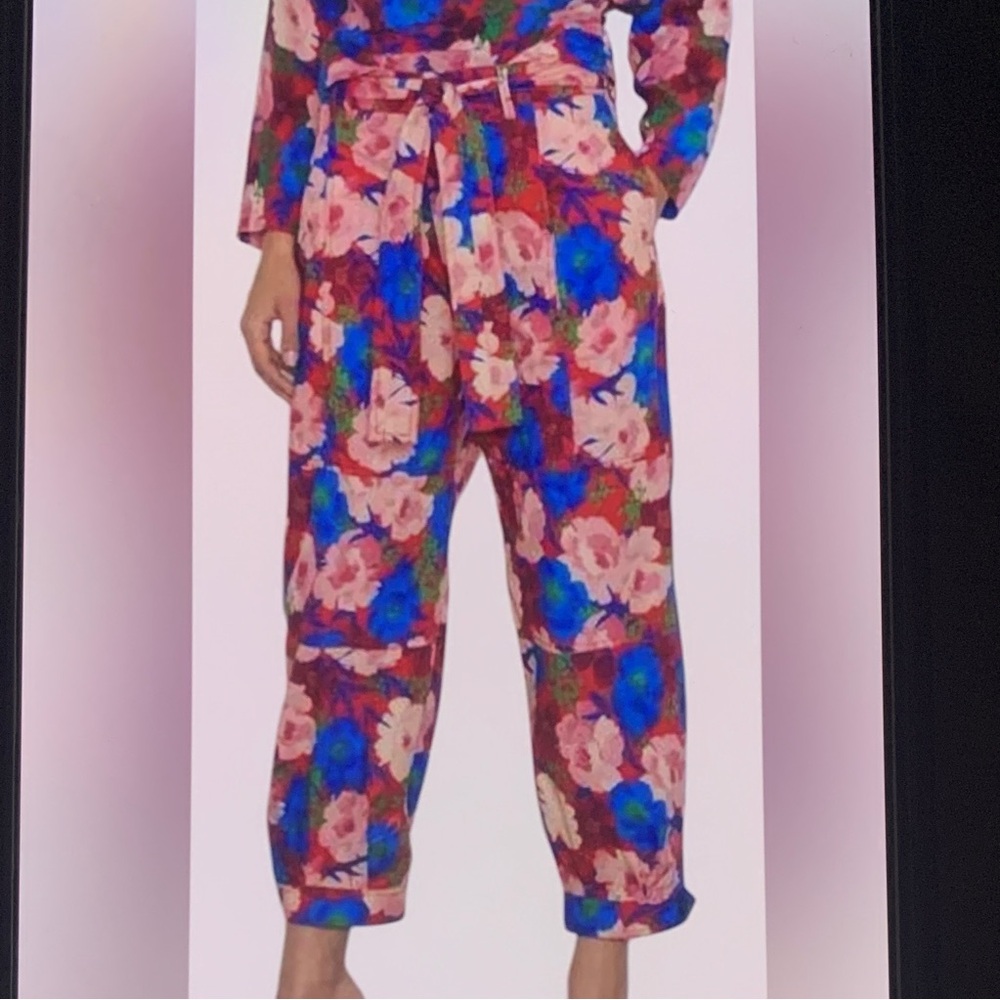 Zara Cotton Baggy Tie Waist Capri Red Blue
Floral Pants SZ Small